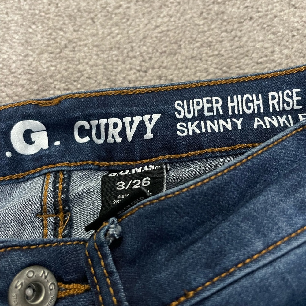 Dark blue jean size is 3 very comfortable and my favorite jeans very relaxing